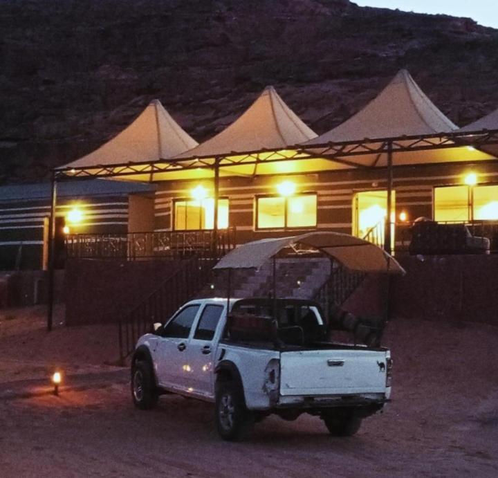 Wadi Rum Camp Stars & Jeep Tour Exterior photo